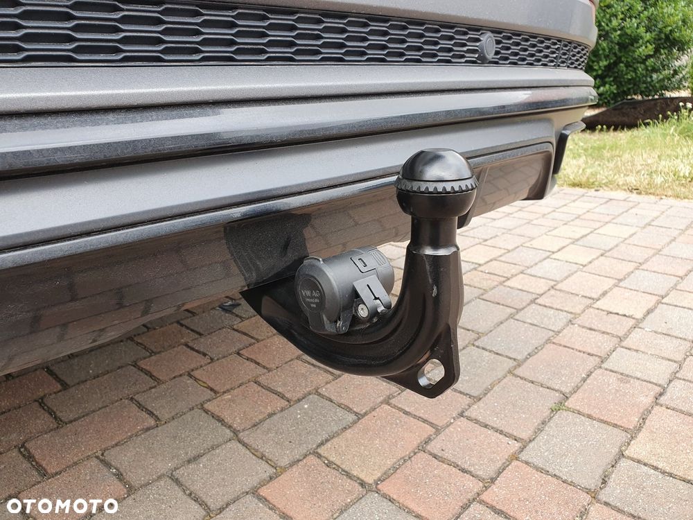 Montaż Oryginalnego Haka Holowniczego Audi Q8 4M8 - 1