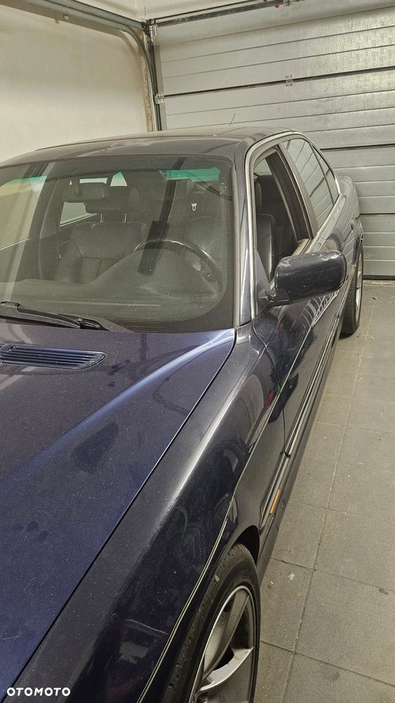 BMW Seria 7 740i V8 - 7
