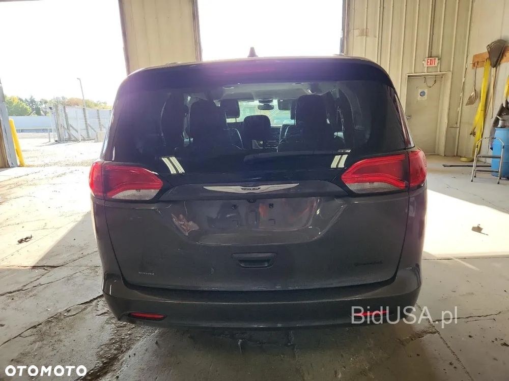 Chrysler Pacifica - 8