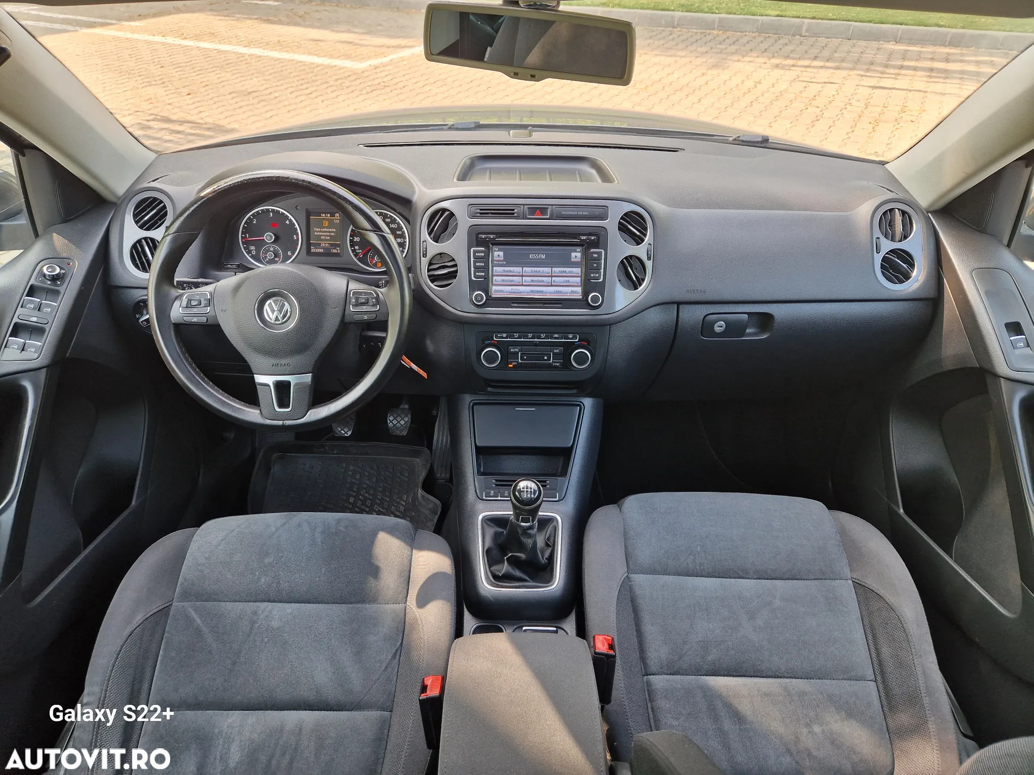 Volkswagen Tiguan 2.0 TDI DPF BlueMotion Technology Lounge Sport & Style - 9