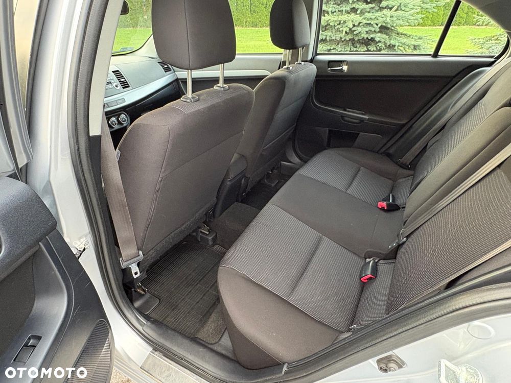 Mitsubishi Lancer 1.6 Invite - 23
