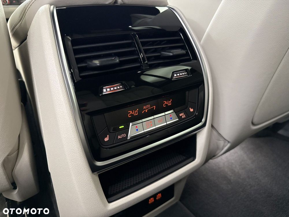 BMW X7 - 27