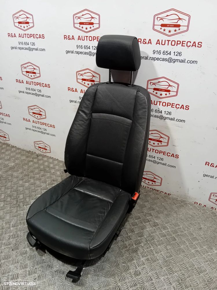 Conjunto de Bancos BMW Série 3 E92 em Pele Original - 15