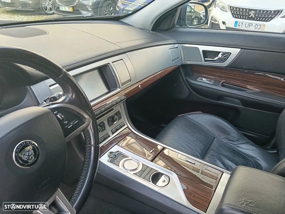 Jaguar XF Sportbrake 2.2 D R-Sport - 26