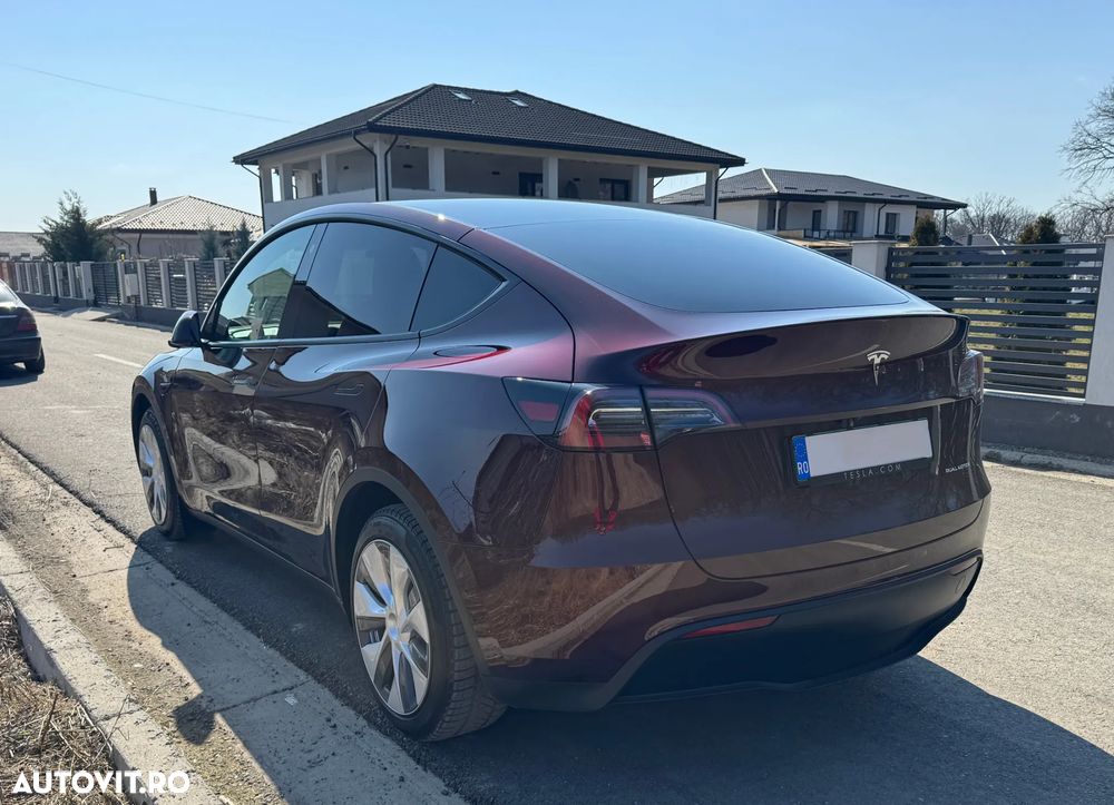 Tesla Model Y - 5