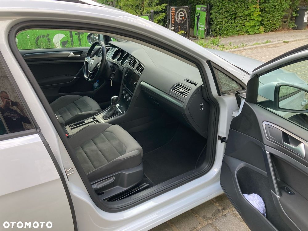 Volkswagen Golf - 8