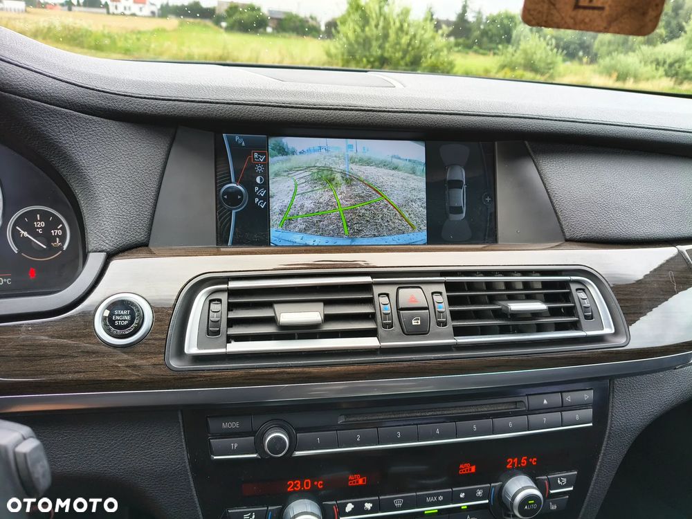 BMW Seria 7 740i - 13