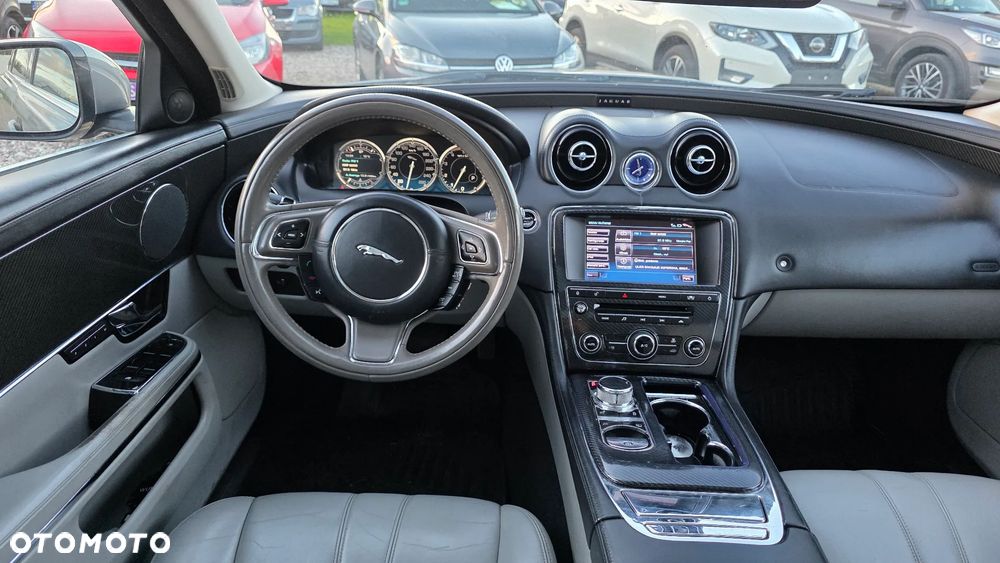 Jaguar XJ 3.0 D V6 Premium Luxury - 9