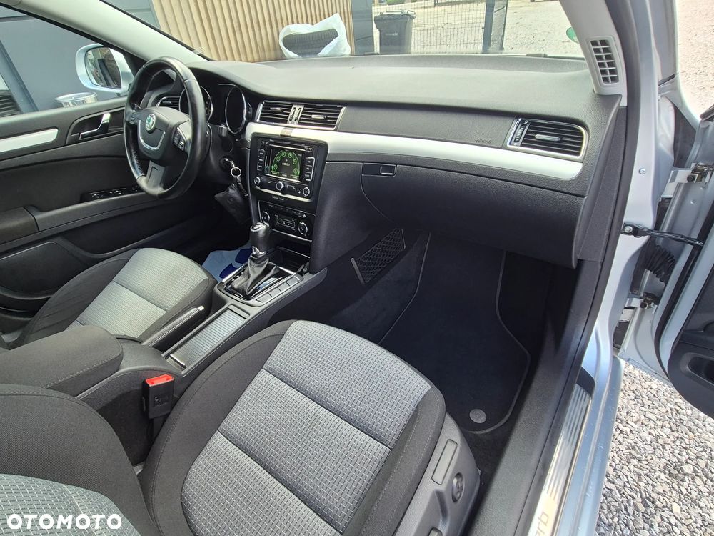 Skoda Superb 2.0 TDI DSG Exclusive - 32