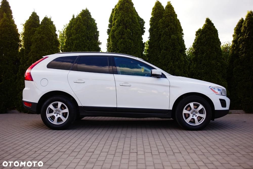 Volvo XC 60 D4 Momentum - 8