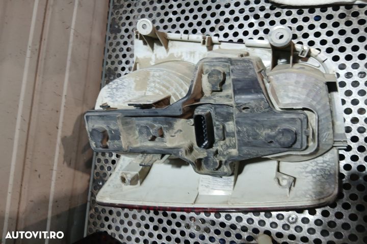 Lampa / Tripla stop stanga pe aripa 1T0945095N 1T0945111K 1T0945095N - 3
