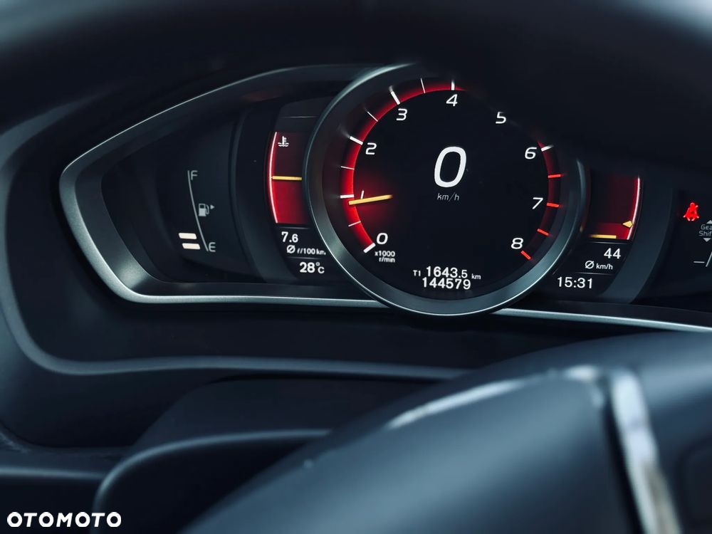 Volvo V40 T2 Momentum - 37