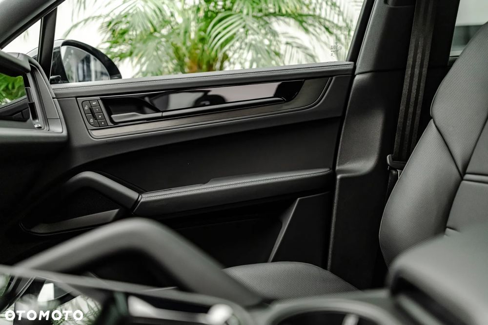 Porsche Cayenne Standard - 16