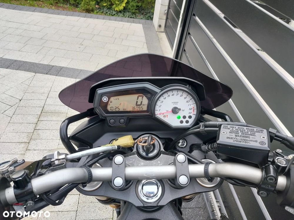 Yamaha FZ8 - 9