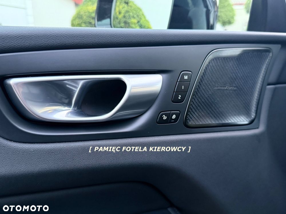 Volvo XC 60 B4 D AWD Plus Dark - 29