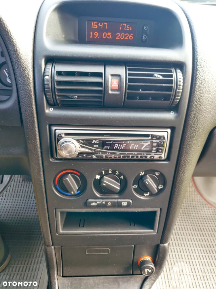 Opel Astra 1.4 Essentia - 10