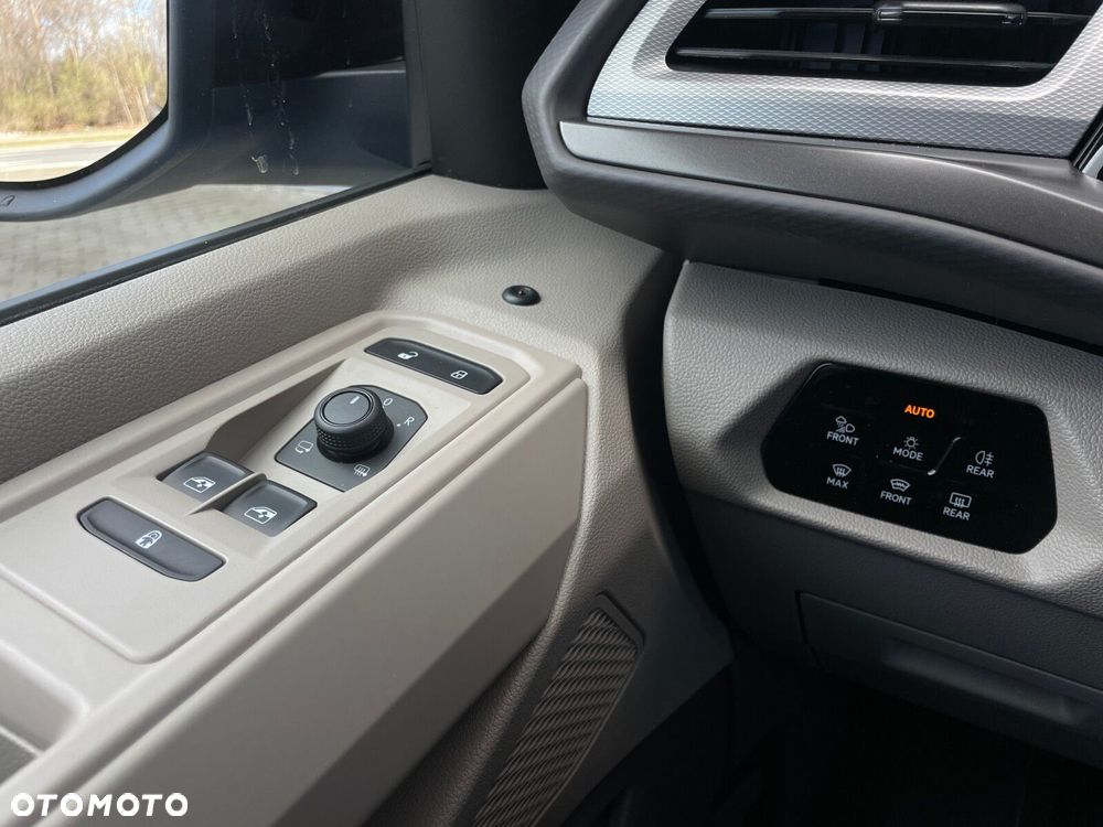 Volkswagen california Nowa California Beach silnik: 2,0 l TSI OPF 204 KM / skrzynia biegów: 7-biegowa DSG rozstaw osi: 3124 mm - 12