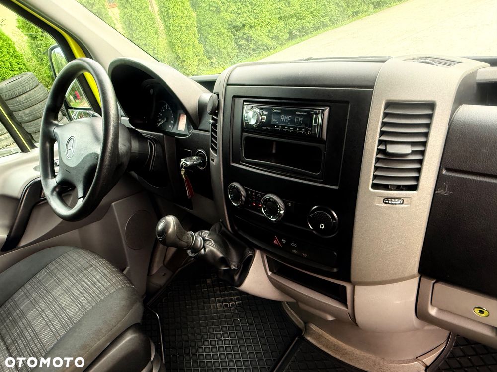 Mercedes-Benz Sprinter - 20