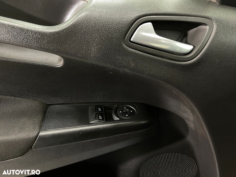 Ford Transit Courier - 11