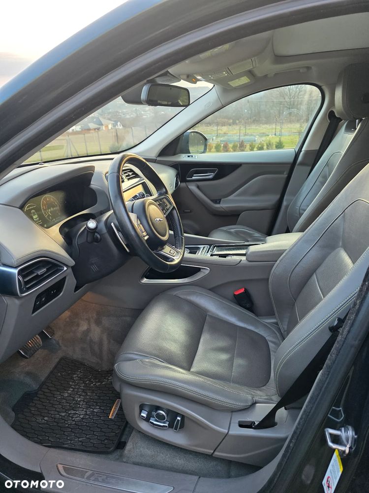 Jaguar F-Pace 25t AWD R-Sport - 9