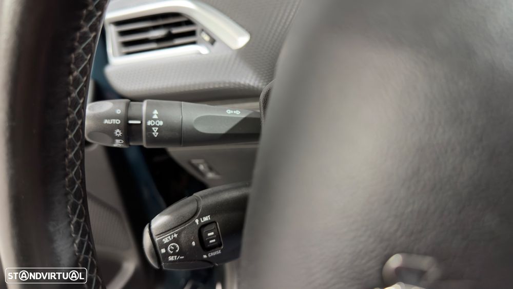 Peugeot 2008 1.2 PureTech Crossway - 32