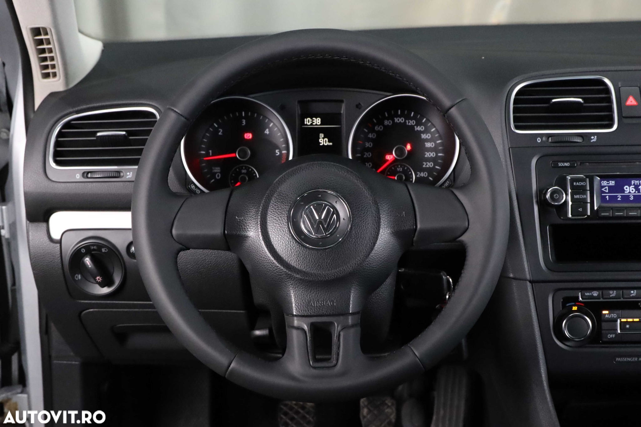 Volkswagen Golf 1.6 TDI BlueMotion Technology DPF Comfortline - 29