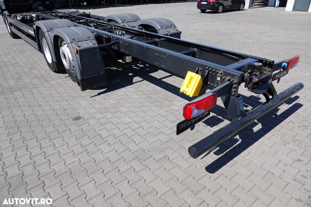 MAN TGX 26.520 / 6x2 / ȘASIU L 9.1M / PUNȚĂ RIDICATĂ / DIRECȚIE / PENTRU CONSTRUCȚII / NOU-NOUȚ - 11