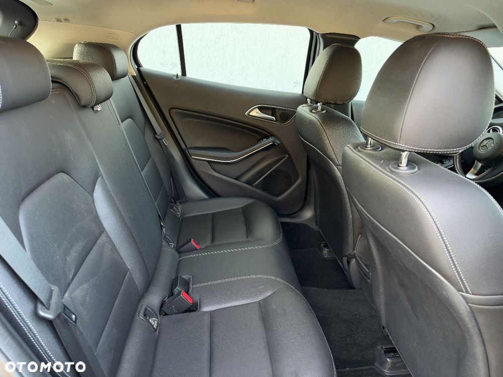 Mercedes-Benz GLA 180 7G-DCT Style - 29