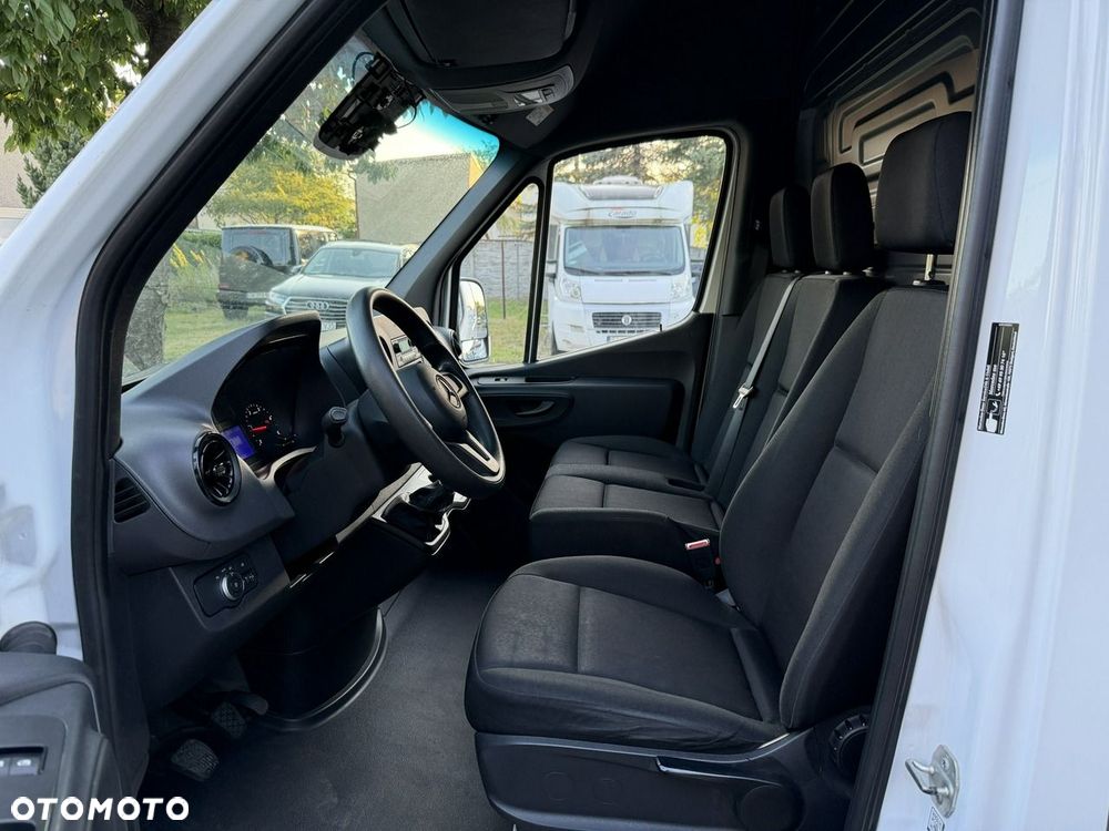 Mercedes-Benz Sprinter - 21