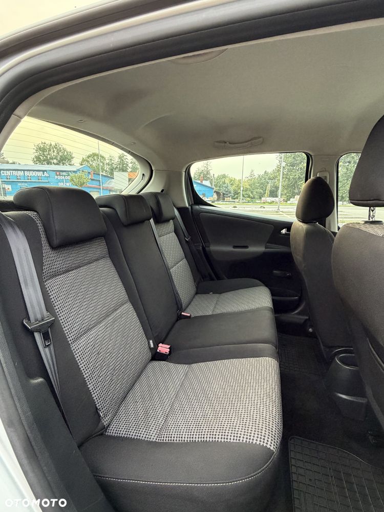 Peugeot 207 2010 photo 5
