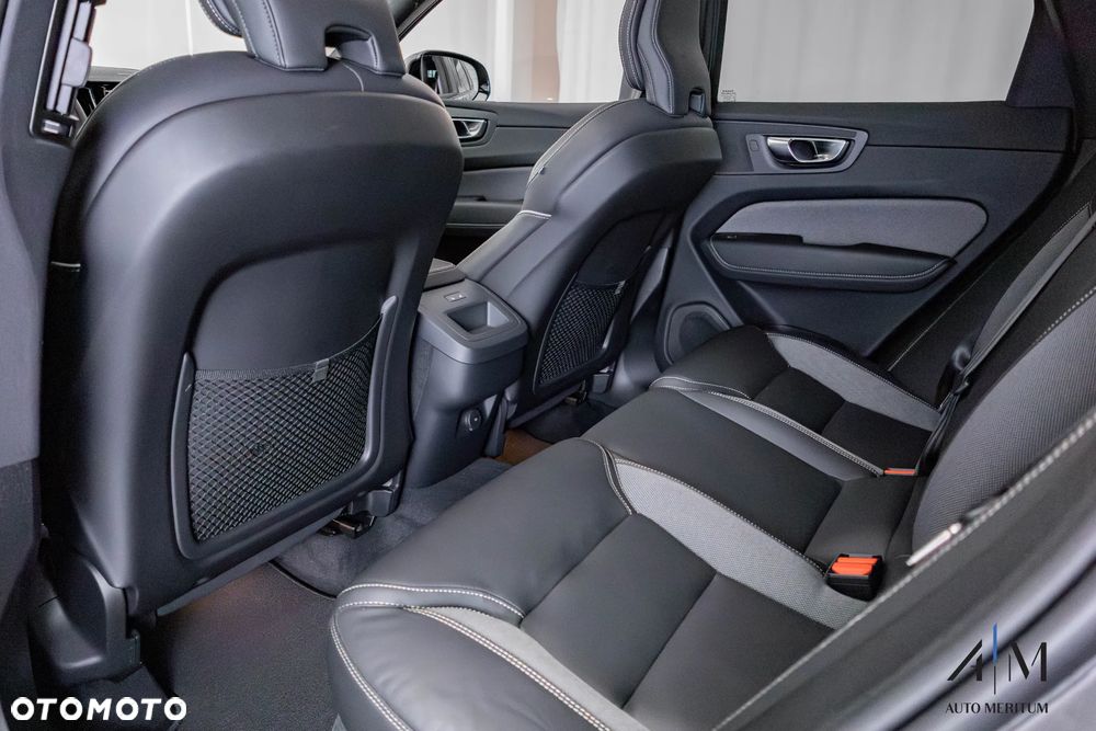 Volvo XC 60 B4 D AWD Plus Dark - 27