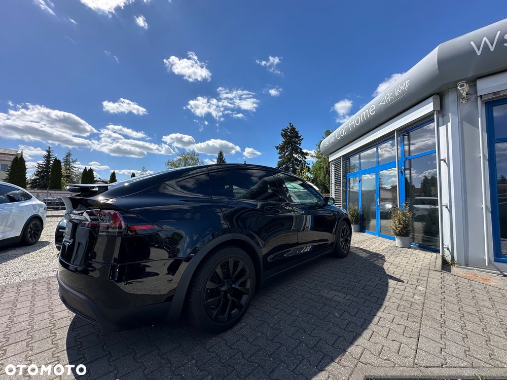 Tesla Model X - 8