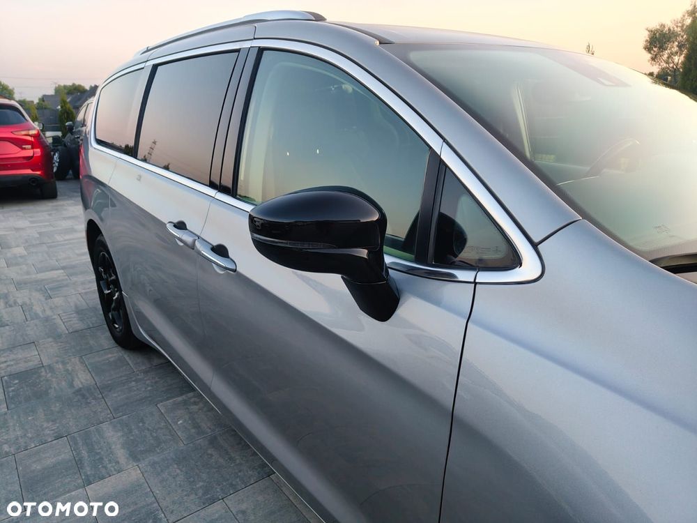 Chrysler Pacifica - 24