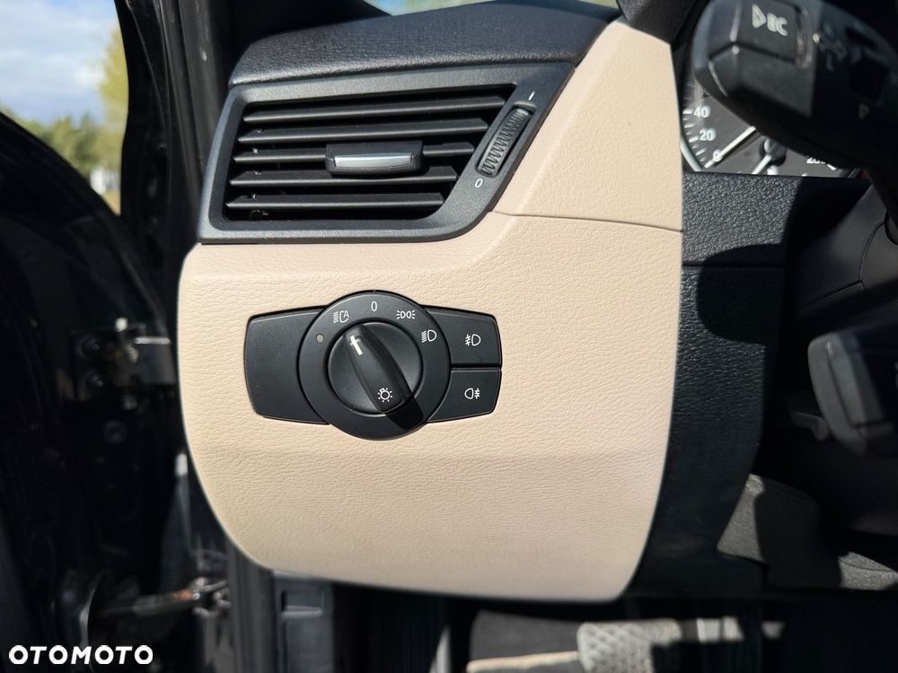 BMW X1 xDrive20d - 33