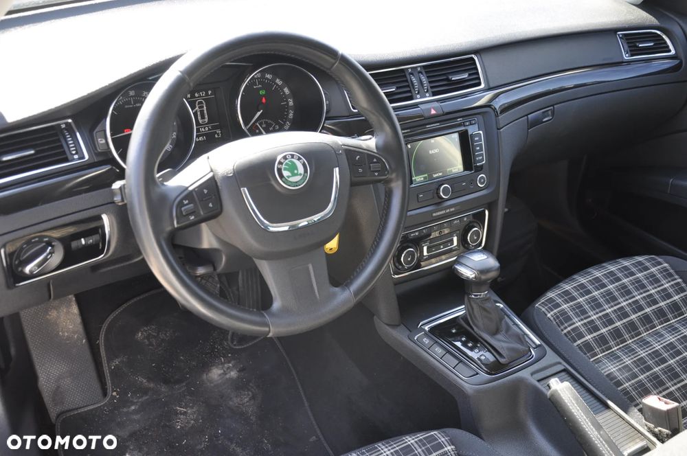 Skoda Superb 2.0 TDI DSG Exclusive - 14