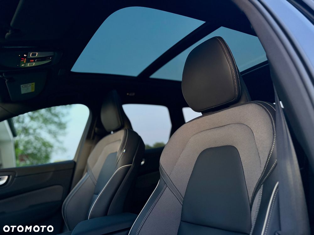 Volvo XC 60 B5 B AWD Ultra Black Edition - 32