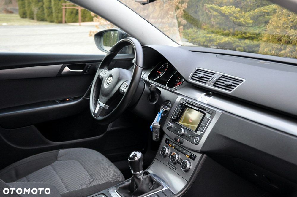 Volkswagen Passat - 18