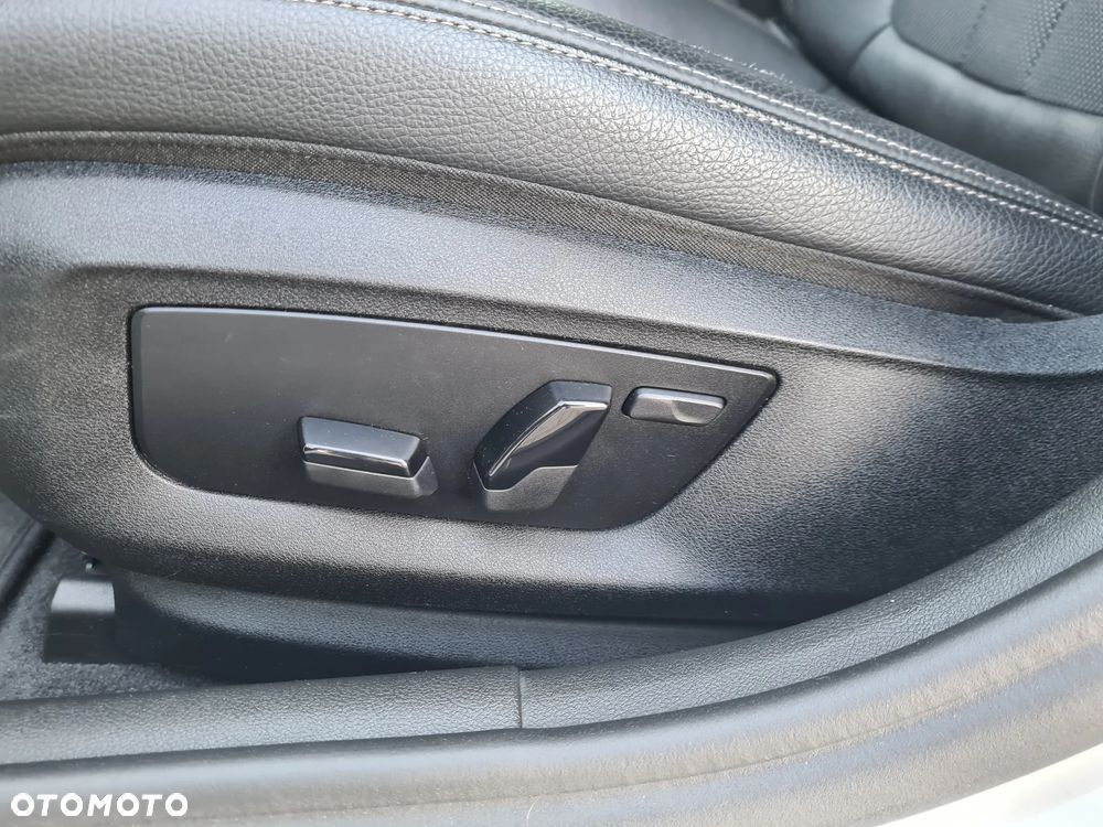 BMW Seria 5 520i Sport Line sport - 16