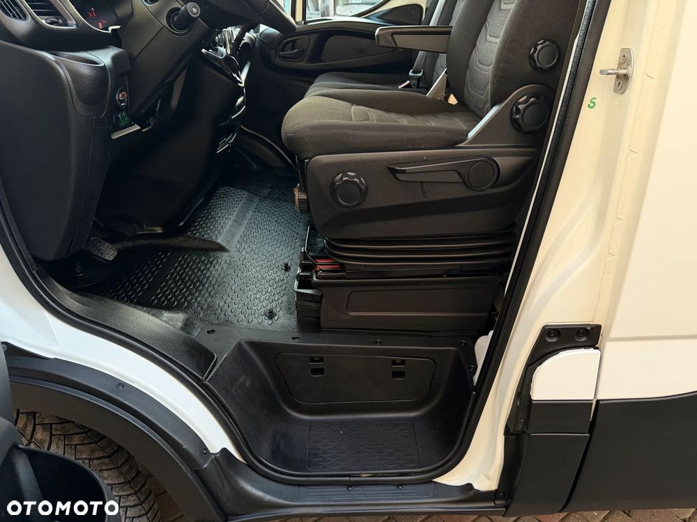 Iveco Daily L4H2 Bliźniaki - 23