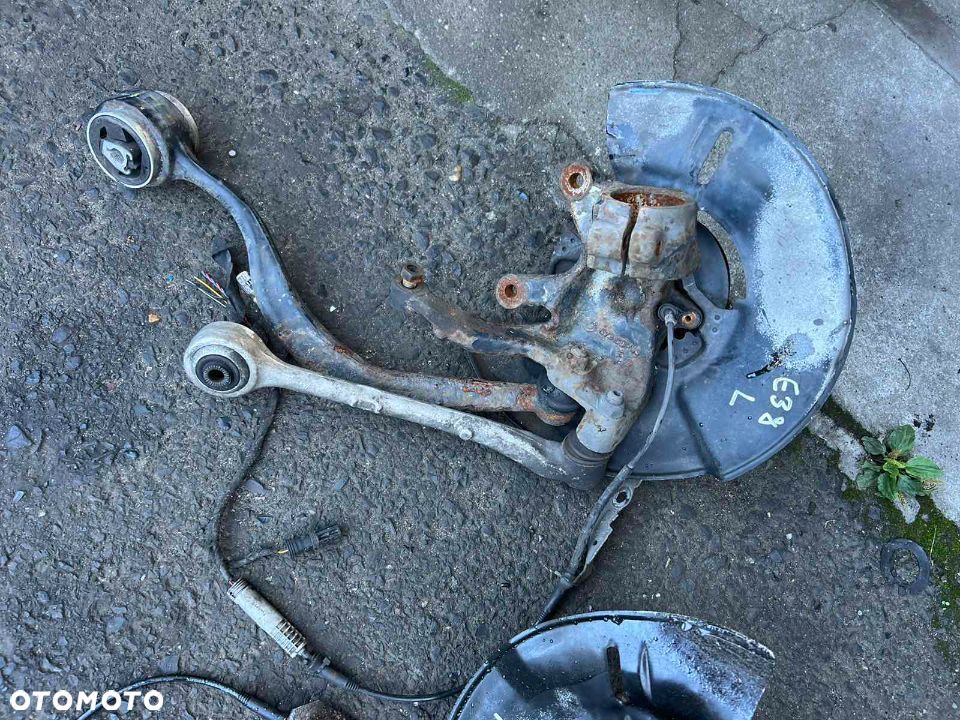 Zwrotnica Bmw e38 łożysko wahacze przedlift cena podana za sztukę strona lewa lub prawa - 1