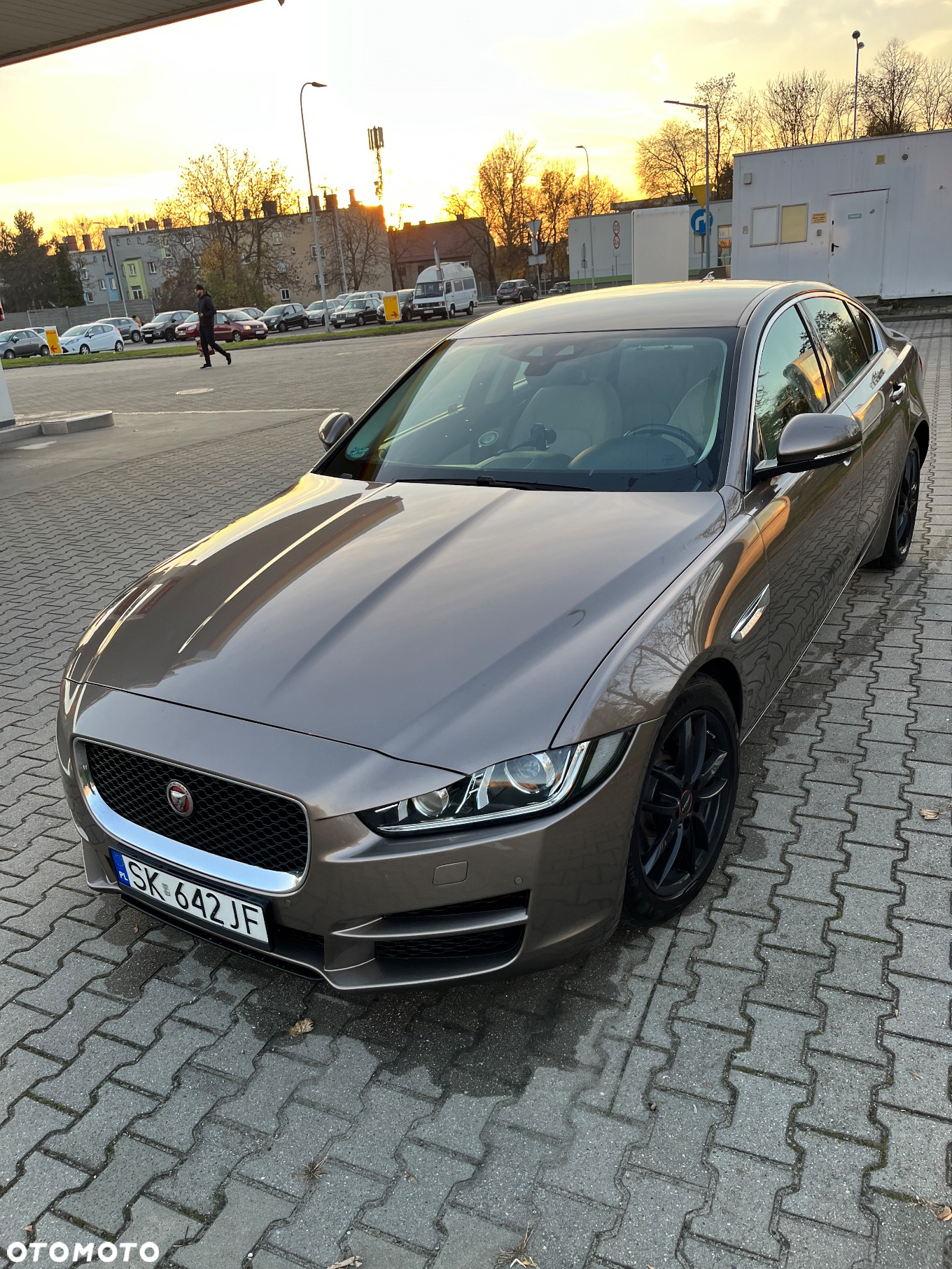 Jaguar XE 2.0 D Pure - 6