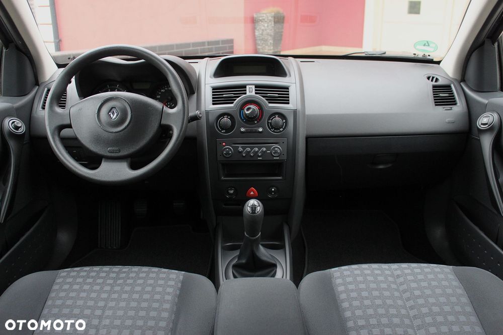 Renault Megane 1.6 Avantage - 11