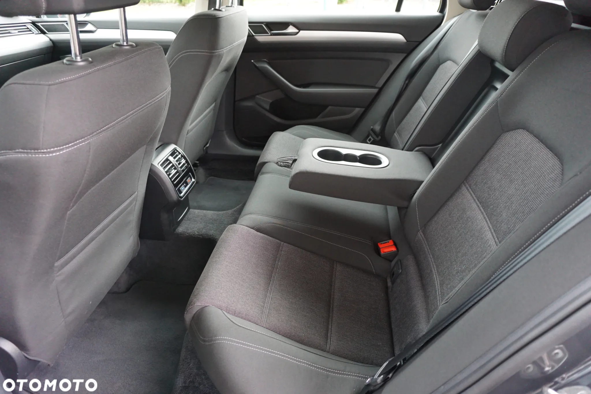Volkswagen Passat Variant 2.0 TDI SCR DSG Comfortline - 10
