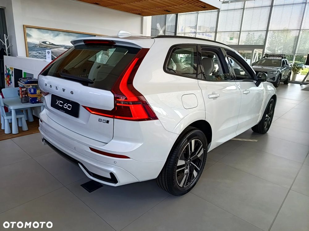 Volvo XC 60 B5 B AWD Plus Dark - 5