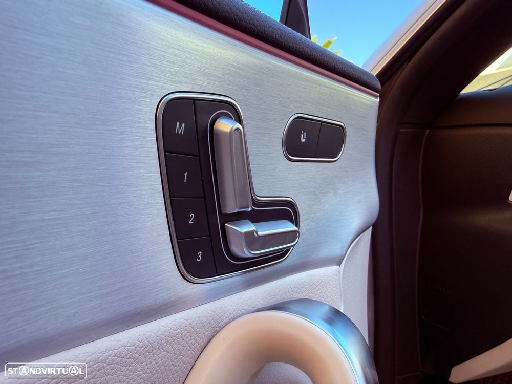 Mercedes-Benz CLA 180 7G-DCT Special Edition - 13