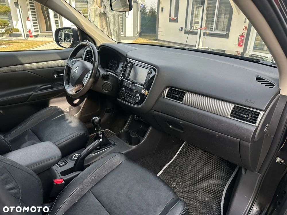Mitsubishi Outlander - 11