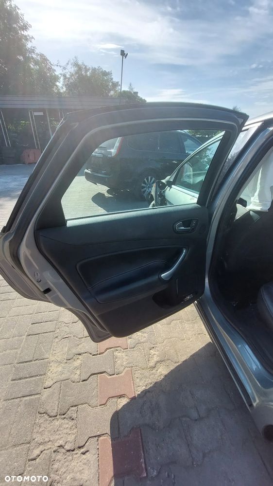 Ford mondeo MK4 2007 benzyna na części lampa klapa drzwi szyby silnik skrzynia lusterko tapicerka - 7