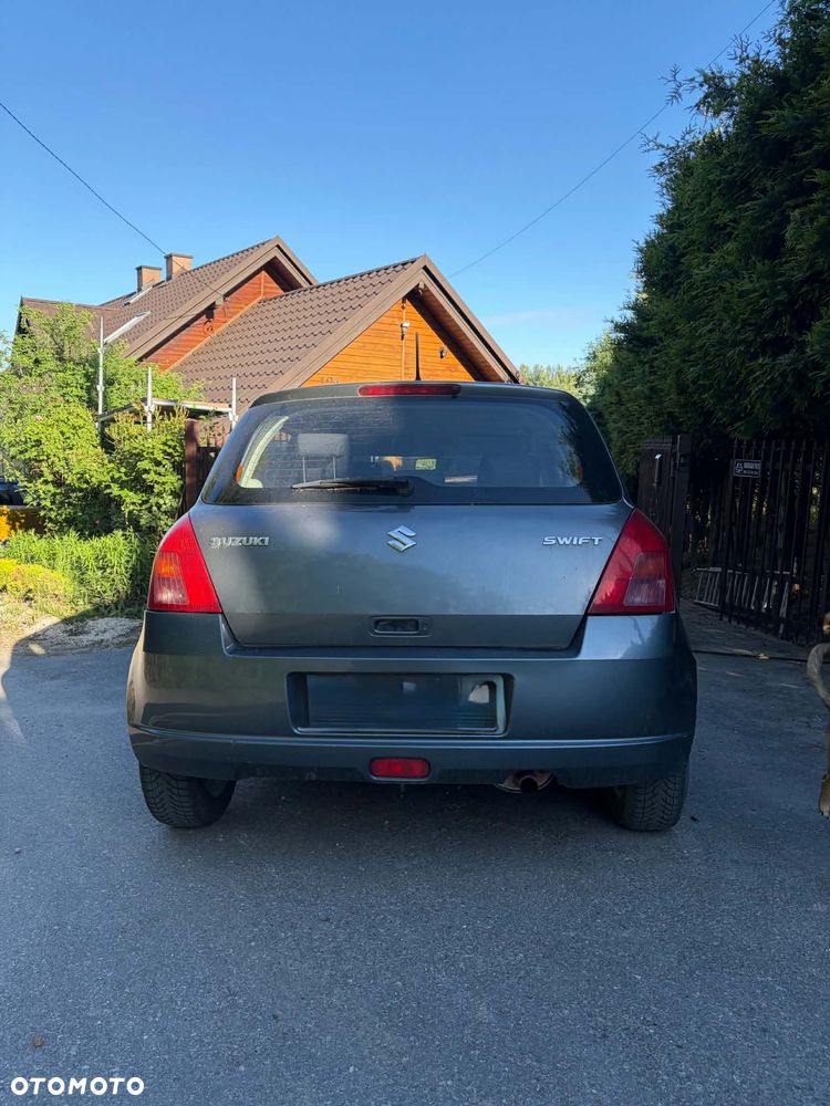 Suzuki Swift - 4
