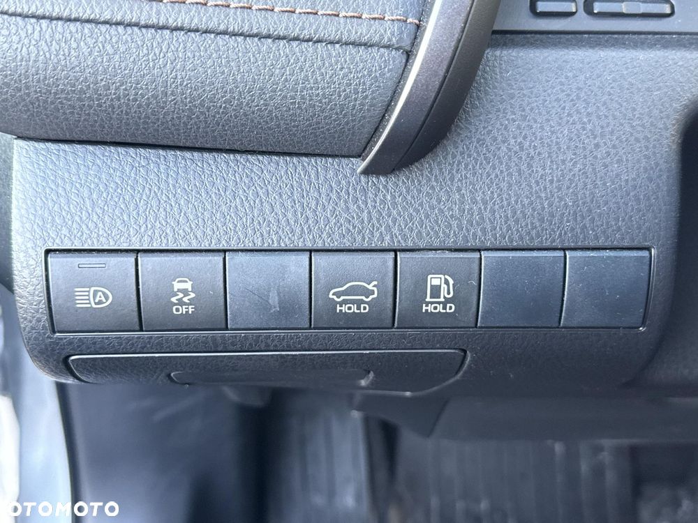 Toyota Camry 2.5 Hybrid Comfort CVT - 17