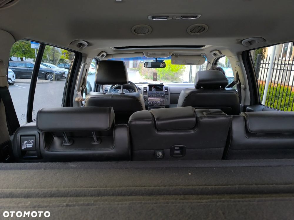 Nissan Pathfinder 2.5 D LE - 34